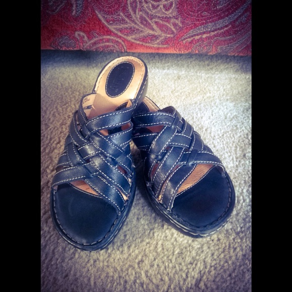 Born Size 8 Leather Slide Sandals