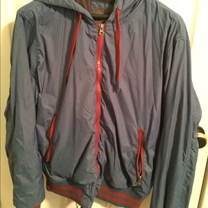 H&M mens hooded windbreaker with zip pockets
