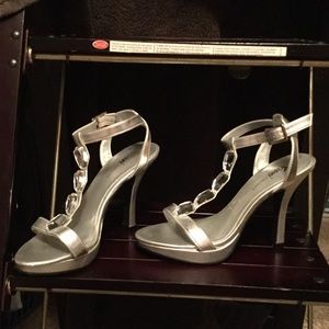 Super sexy silver shoes- these are stunning