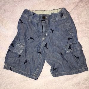 Gently used Gap Boys cargo shorts. Size 5 years