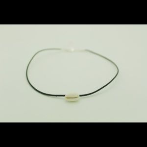 SHELL YEA Cowrie Shell Leather Choker