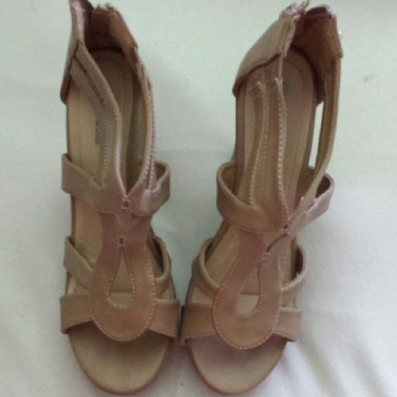 Nude super cute wedges