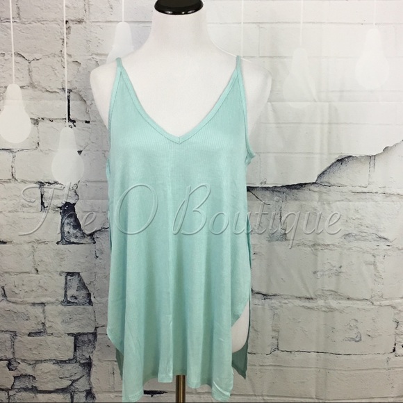 🎉CLEARANCE🎉 Aqua Oversized V-Neck Tank Top - Picture 2 of 3