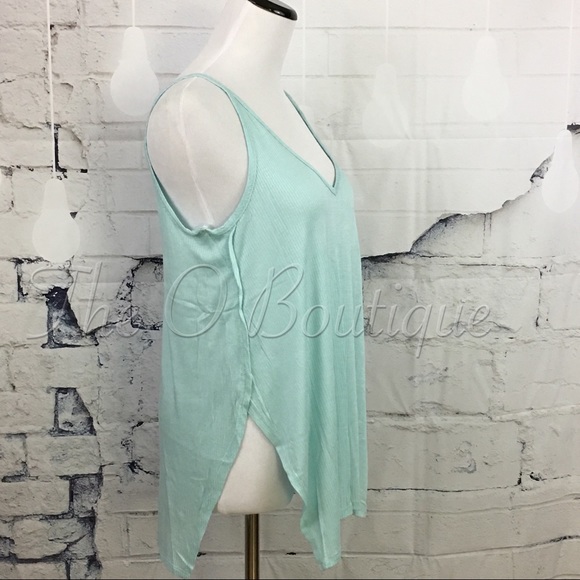 🎉CLEARANCE🎉 Aqua Oversized V-Neck Tank Top - Picture 3 of 3