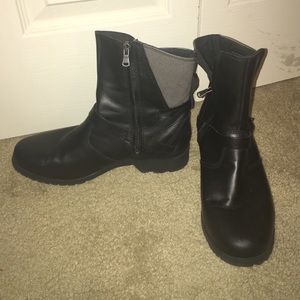 Teva De la Vina booties