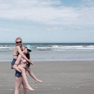 Meet your Posher, Flora