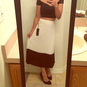 Forever 21 pleated skirt. NWT. Make me an offer ✨