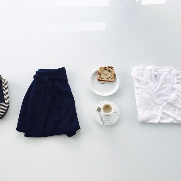 White and eggplant deep basic v-neck