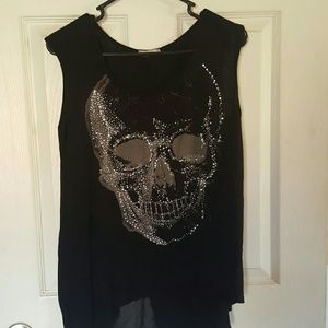 Black skull tank