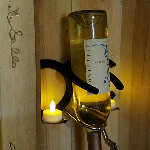 Romantic wine bottle display - Picture 2 of 3