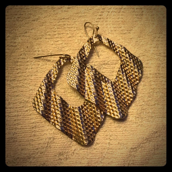 🎉3for$10🎉 Golden Dangling Earrings - Picture 2 of 3