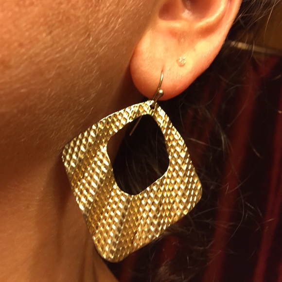 🎉3for$10🎉 Golden Dangling Earrings - Picture 1 of 3