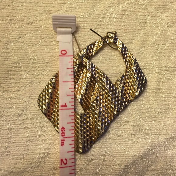 🎉3for$10🎉 Golden Dangling Earrings - Picture 3 of 3