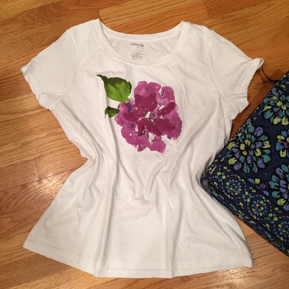 St. John's Bay Tops - 🆑 Flower Tee