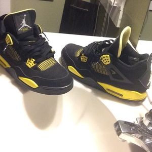 Jordan thunder 4's