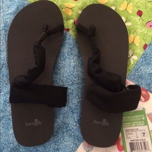 NWT Sanuk Yoga Sling-It-on