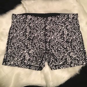 Nike Essential Tight Fit 3" Shorts