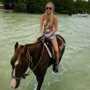 Meet your Posher, Hannah