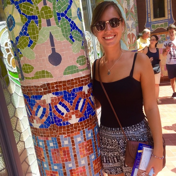 Meet your Posher, Ashley - Picture 1 of 1