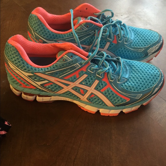 ASIC GT-2000 worn once!!