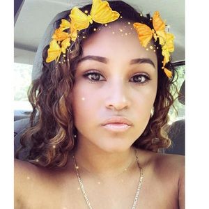 Meet your Posher, Adamari