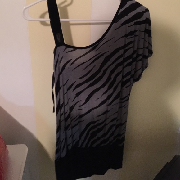 Top - Picture 2 of 2