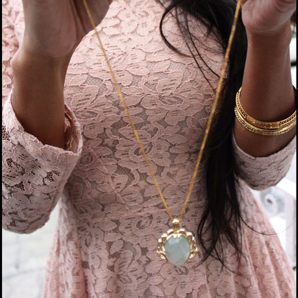 White Agate Pendant Necklace