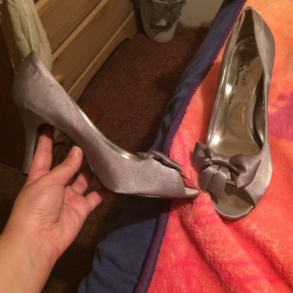 Open toed heels with bow