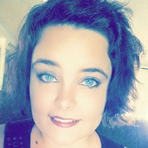 Meet your Posher, Holly