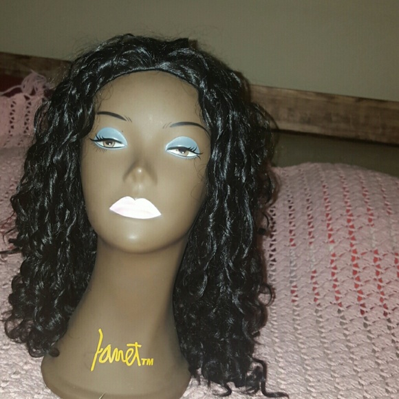 Shake n go wig with combs