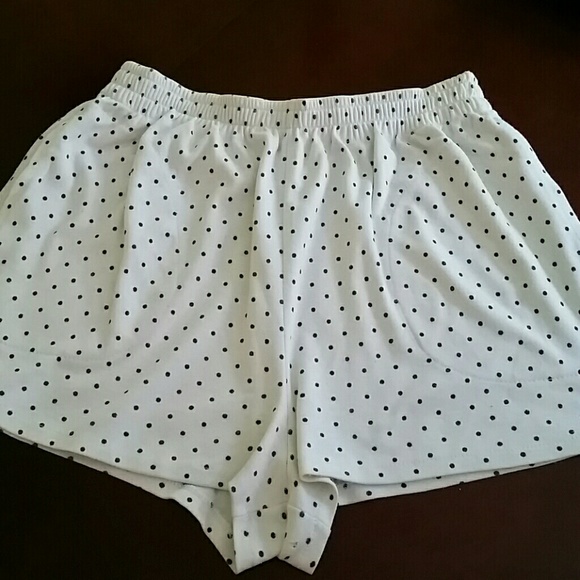 EnChante' White & Navy Blue Polka-Dot Shorts