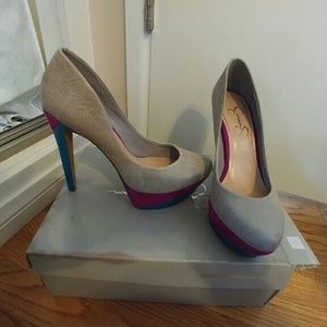High heel closed pumps