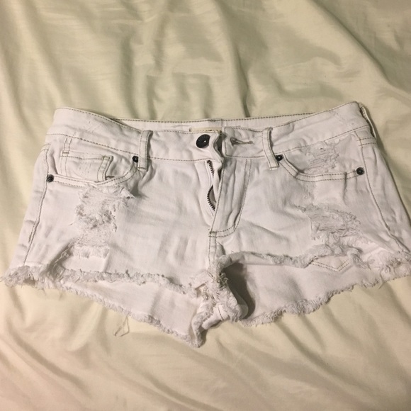 White denim shorts - Picture 1 of 2