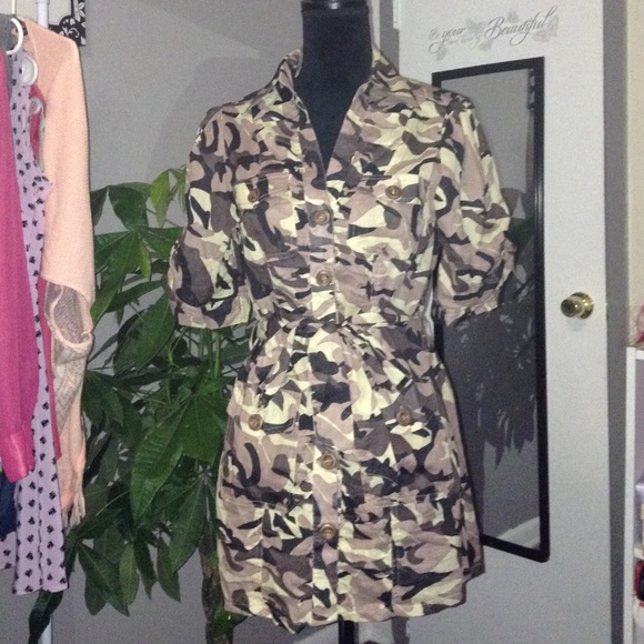 Tops - 🍭3 for 15 🍭NWOT Camo top❤️