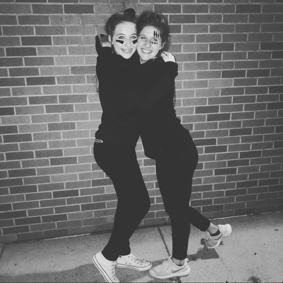 Meet your Posher, Carly - Picture 2 of 5