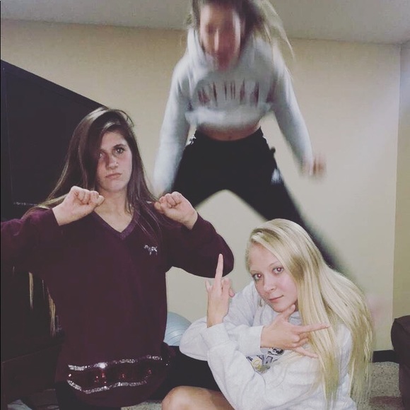 Meet your Posher, Carly - Picture 3 of 5