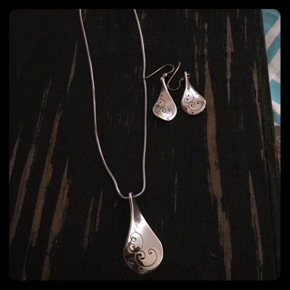 NWOT Brighton earring and necklace set