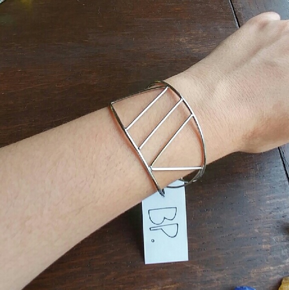 NWT Delicate Cuff Bracelet - Picture 3 of 3