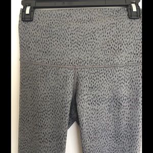 Size 6 Lululemon Dottie Dash-NWOT- no size dot