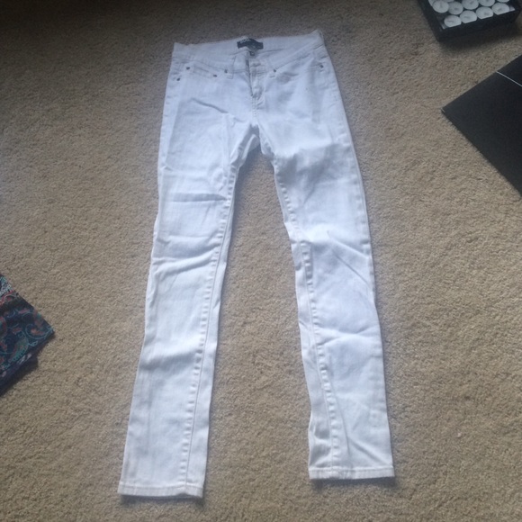 white UO ankle skinny jeans