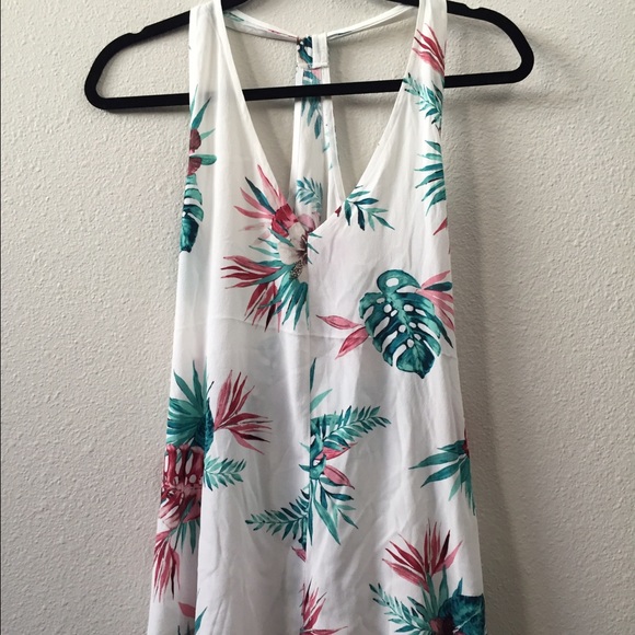 BB Dakota floral halter top