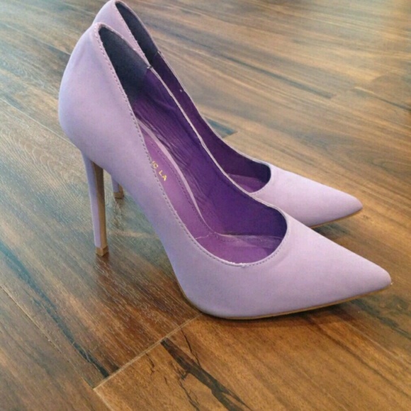 Sexy lavender heels!