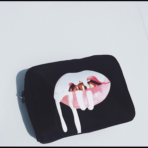 KYLIE JENNER LIMITED EDITION MAKEUP BAG - Picture 1 of 1