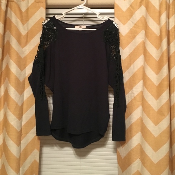 Green fashion knit sweater, lace open shoulder