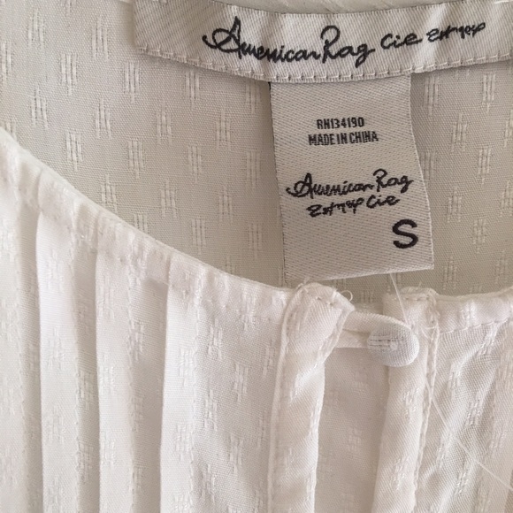 Beautiful Off Shoulder Top - Picture 3 of 4