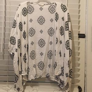 White kimmo with black designs