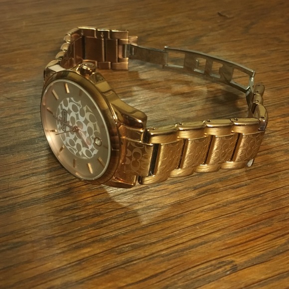 Coach watch in rose gold - Picture 2 of 4