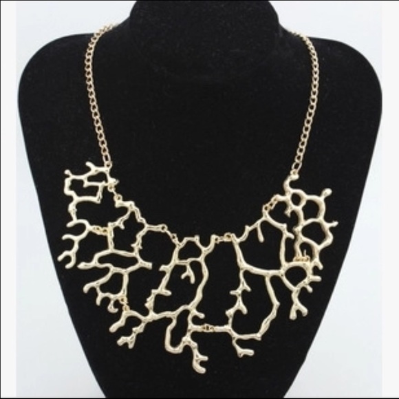 ❗️one left❗️Statement Necklace - Picture 2 of 4