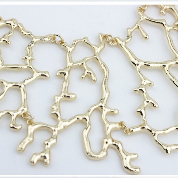 ❗️one left❗️Statement Necklace - Picture 4 of 4