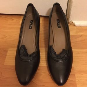 Ecco Altona black short heels 8.5